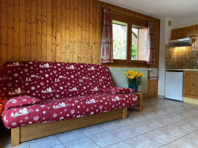 _lv_images__lot_0000000143_03_8221972