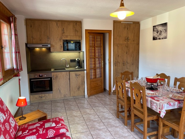 _lv_images__lot_0000000143_03_8507798