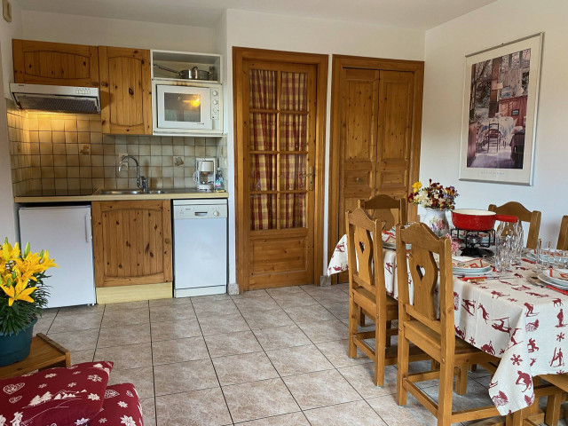 _lv_images__lot_0000000143_04_8313760