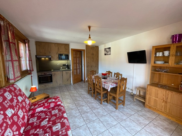 _lv_images__lot_0000000143_04_8458542