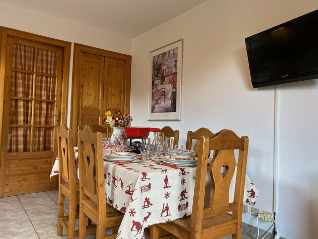 _lv_images__lot_0000000143_06_8221975