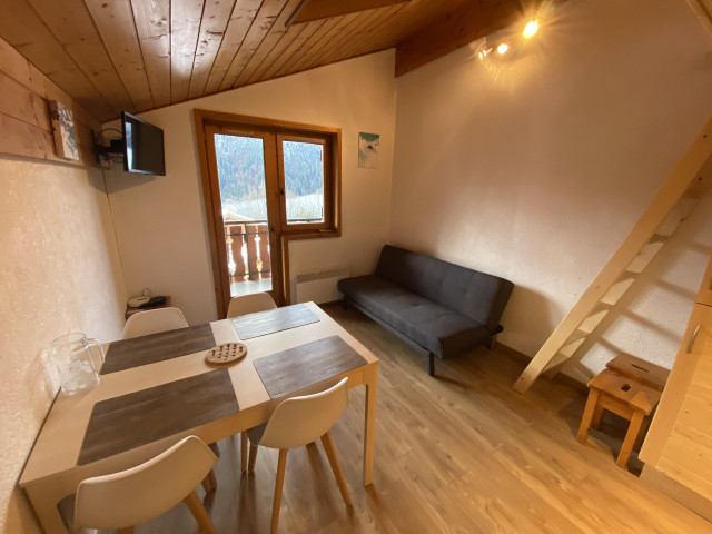 _lv_images__lot_0000000147_05_8516338