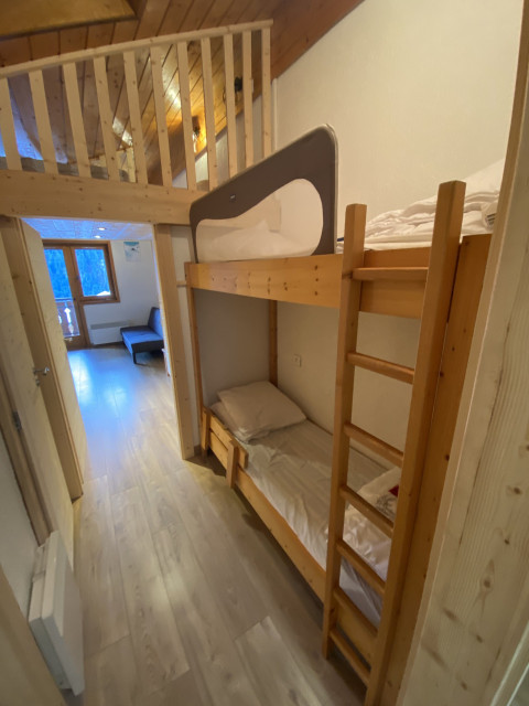 _lv_images__lot_0000000147_06_8230389