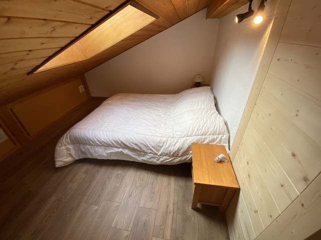 _lv_images__lot_0000000147_09_8854144