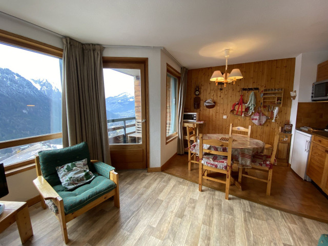 _lv_images__lot_0000000150_01_8548863