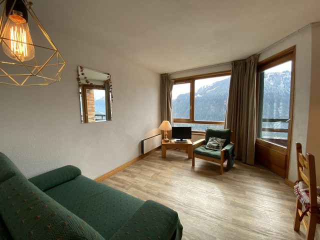 _lv_images__lot_0000000150_02_8459101