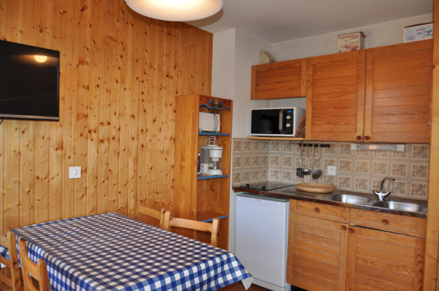 _lv_images__lot_0000000151_04_8207799