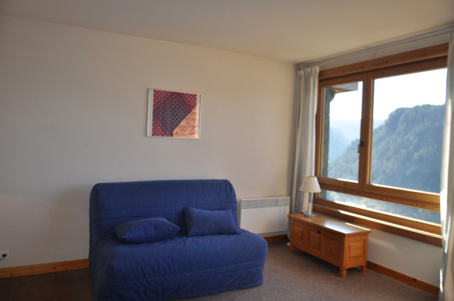 _lv_images__lot_0000000151_06_8459366