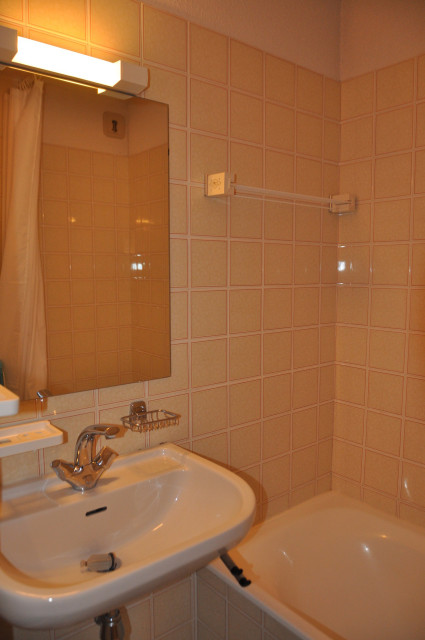 _lv_images__lot_0000000151_08_8459368