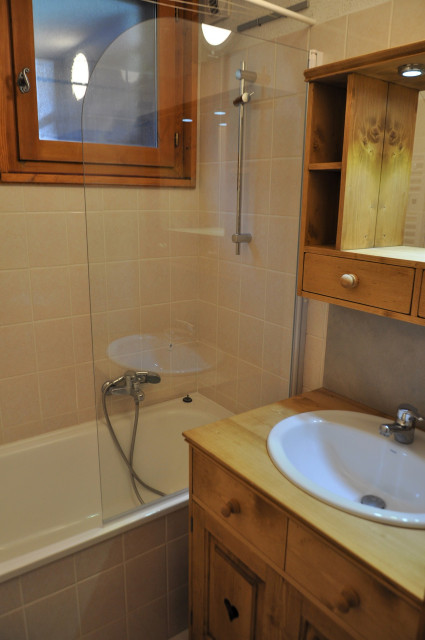 _lv_images__lot_0000000152_11_8324609