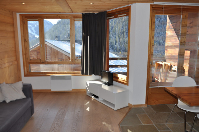 _lv_images__lot_0000000153_02_8515073