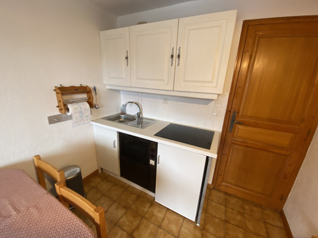 _lv_images__lot_0000000154_06_8416696