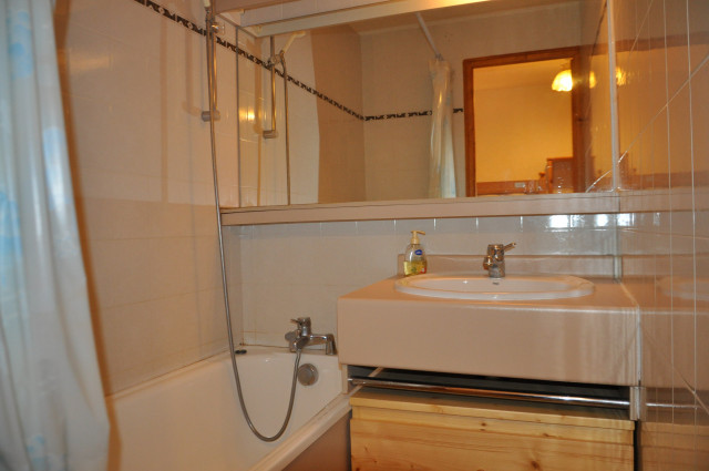 _lv_images__lot_0000000155_04_8587167