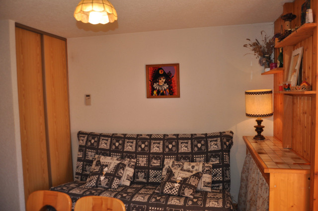 _lv_images__lot_0000000155_10_8120061