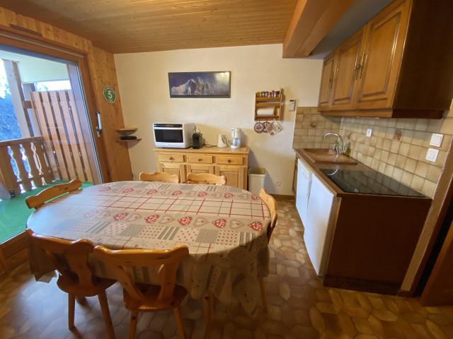 _lv_images__lot_0000000157_09_8205059