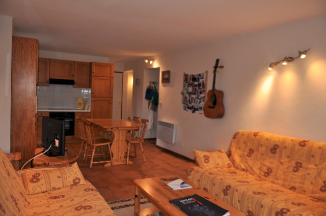 _lv_images__lot_0000000158_04_8458709