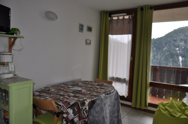 _lv_images__lot_0000000159_01_8550800