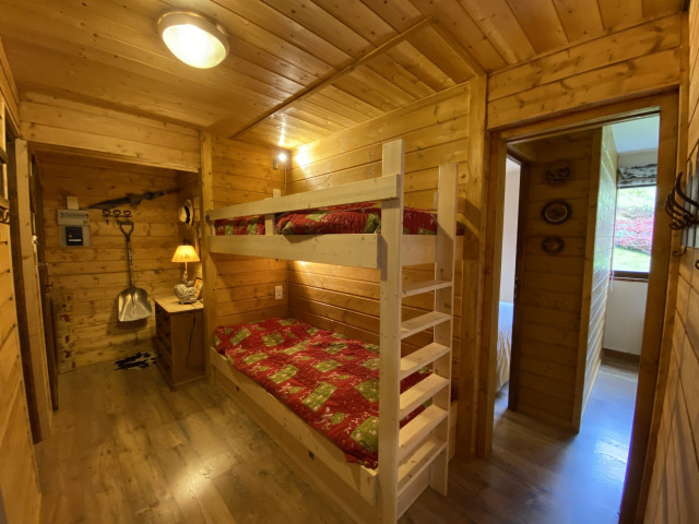 _lv_images__lot_0000000161_10_8589157