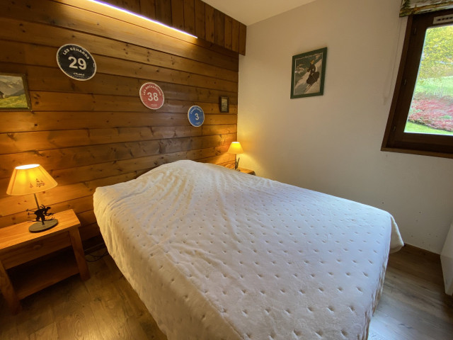 _lv_images__lot_0000000161_11_8546054