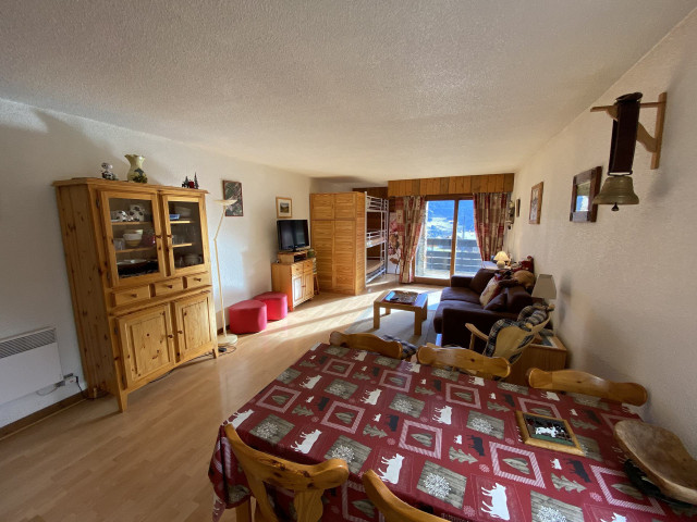 _lv_images__lot_0000000162_06_8316710