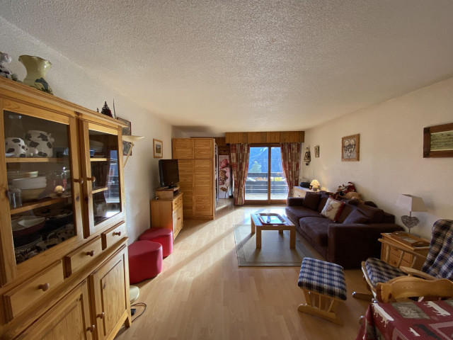 _lv_images__lot_0000000162_07_8544727