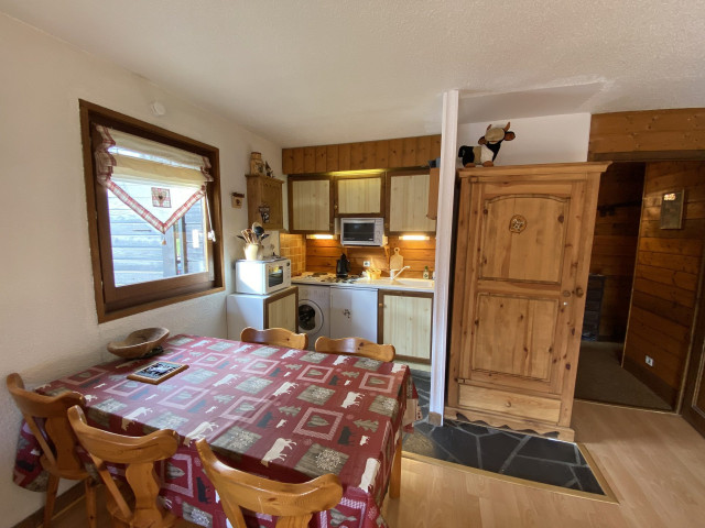 _lv_images__lot_0000000162_08_8325030