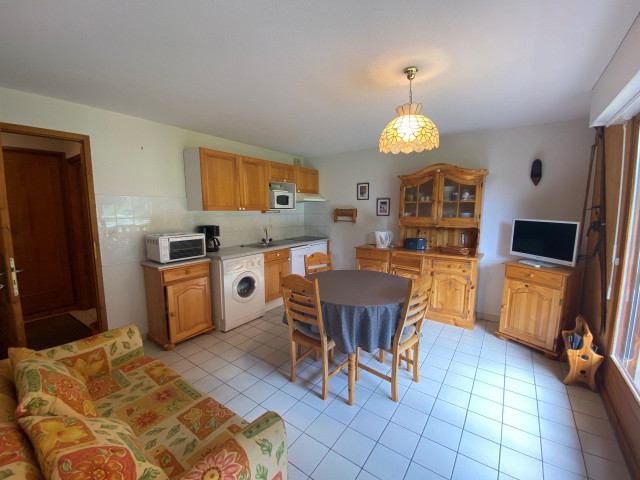 _lv_images__lot_0000000170_02_8587151