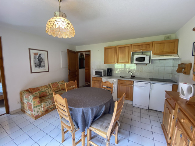 _lv_images__lot_0000000170_03_8305695