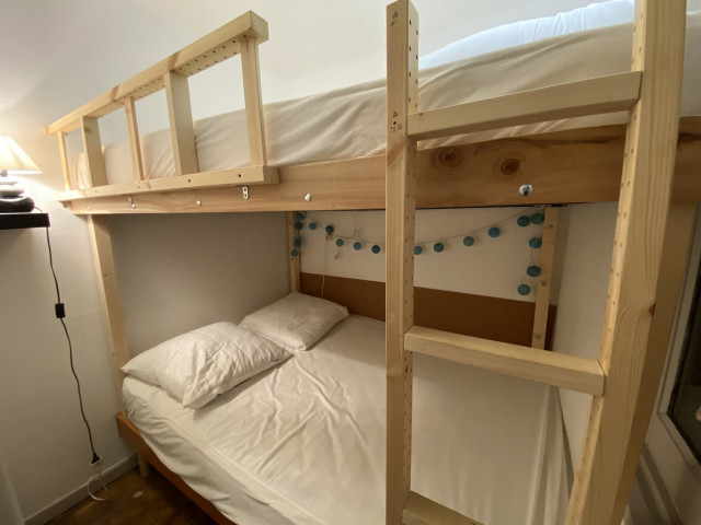 _lv_images__lot_0000000175_03_8548854