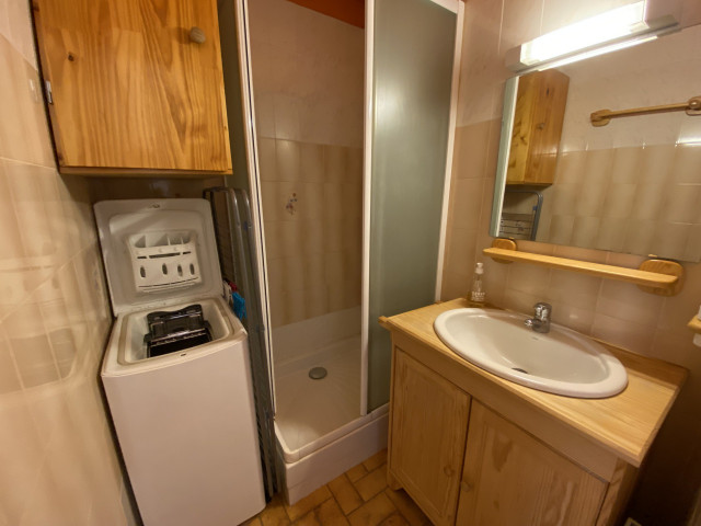 _lv_images__lot_0000000183_08_8281904