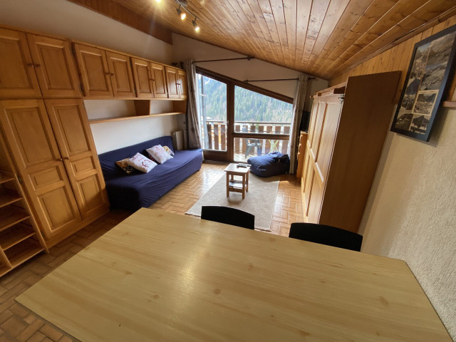 _lv_images__lot_0000000184_02_8459326