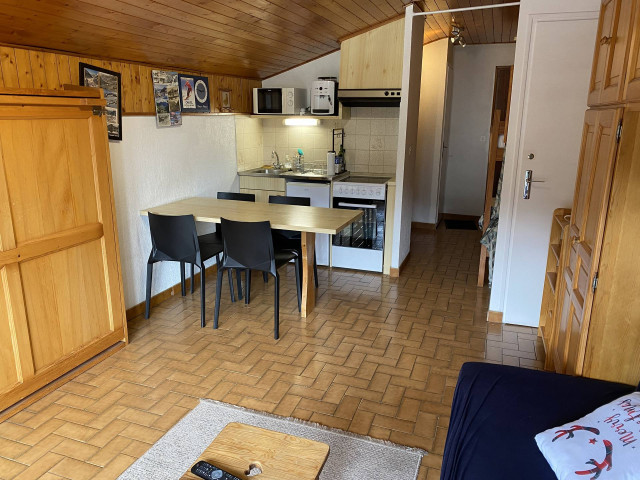 _lv_images__lot_0000000184_03_8459327