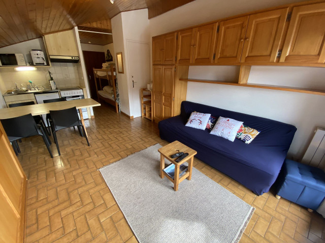 _lv_images__lot_0000000184_08_8504397