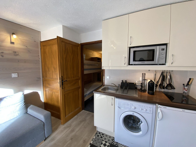 _lv_images__lot_0000000185_04_8459353