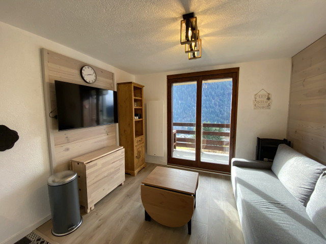 _lv_images__lot_0000000185_05_8235350