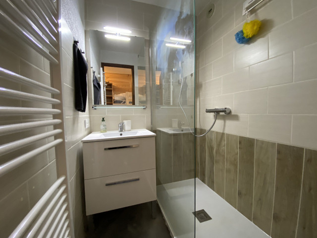 _lv_images__lot_0000000185_07_8324891