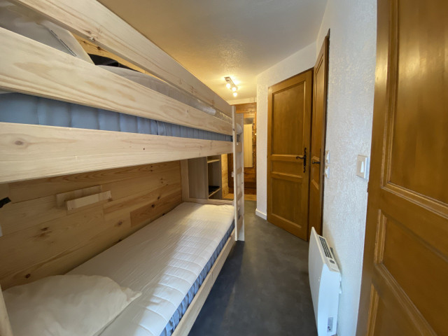 _lv_images__lot_0000000185_08_8339631