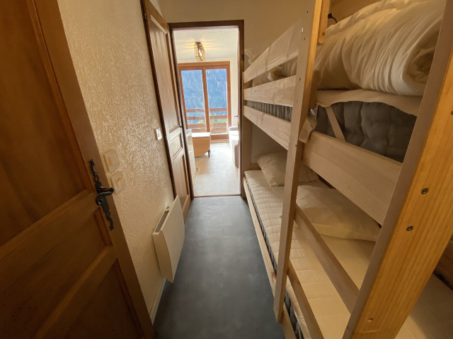 _lv_images__lot_0000000185_09_8212048