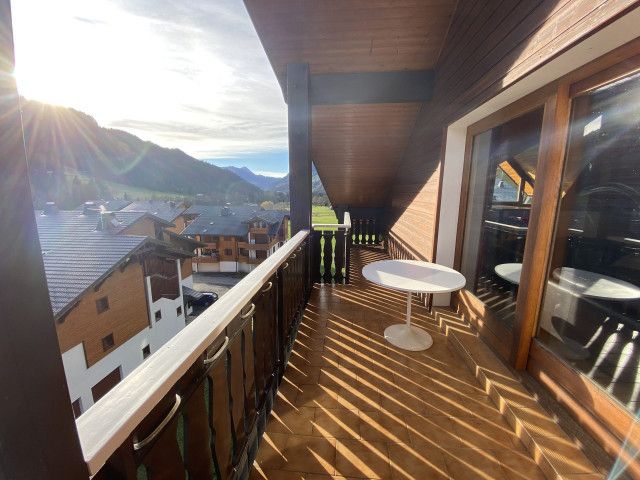 _lv_images__lot_0000000192_09_8285494