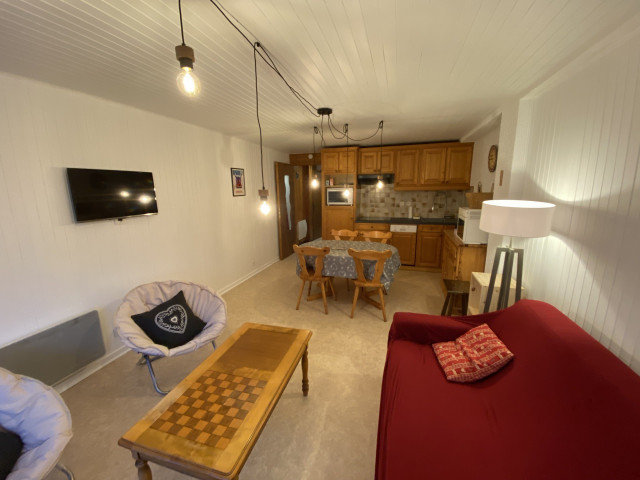 _lv_images__lot_0000000201_02_8546842