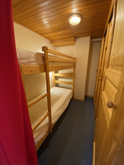 _lv_images__lot_0000000201_09_8418570