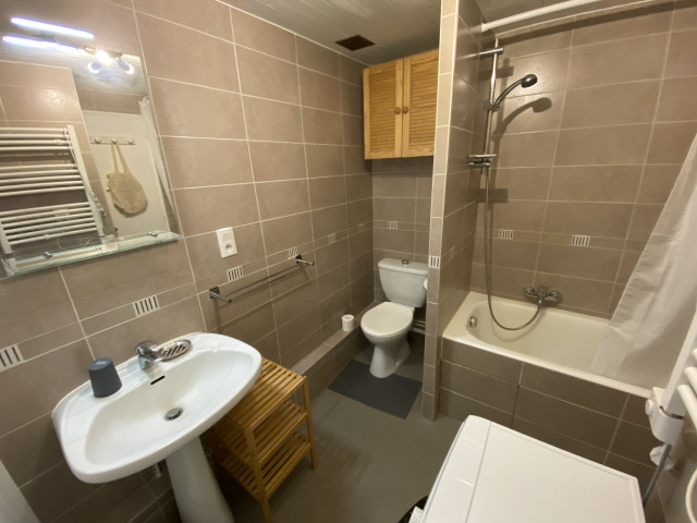 _lv_images__lot_0000000201_11_8288628