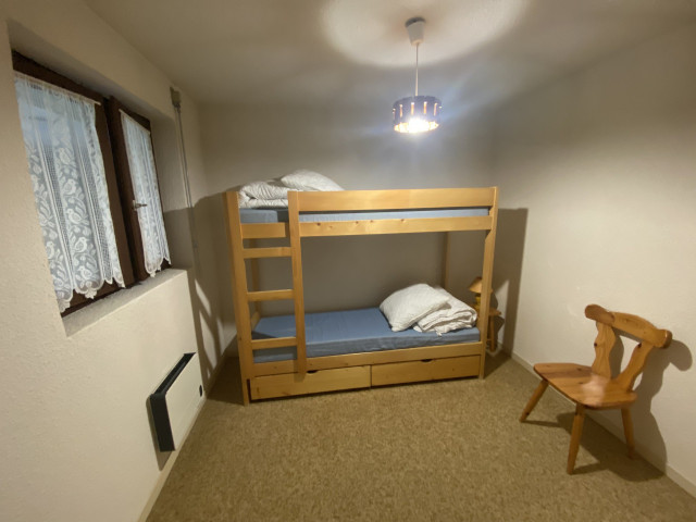 _lv_images__lot_0000000202_08_8287858