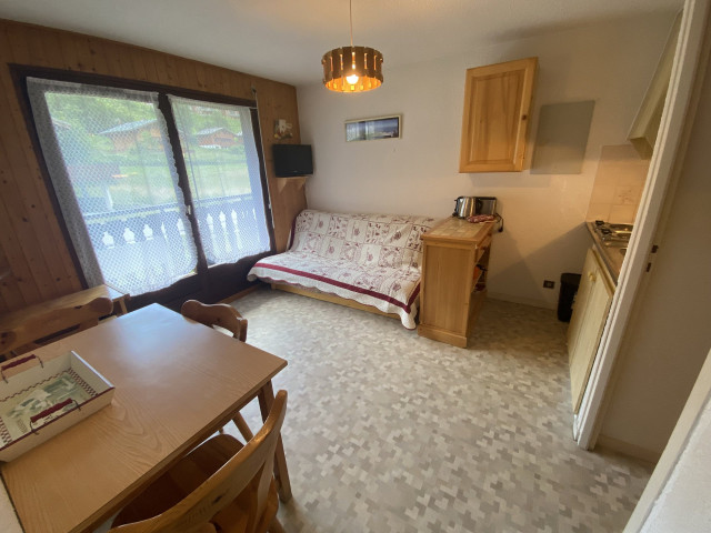 _lv_images__lot_0000000202_09_8856336