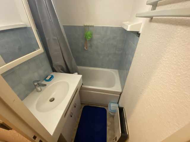 _lv_images__lot_0000000202_11_8556588