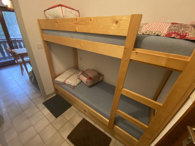 _lv_images__lot_0000000211_03_8367312