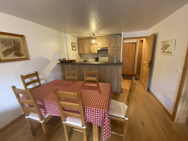 _lv_images__lot_0000000214_02_8300980