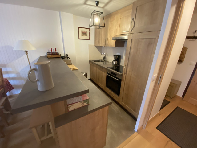 _lv_images__lot_0000000214_04_8300982