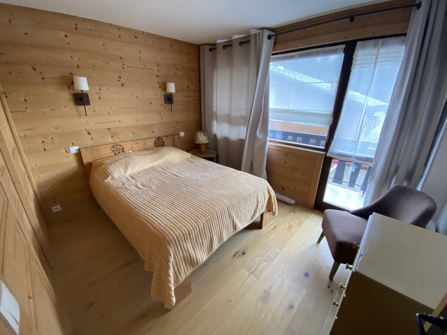 _lv_images__lot_0000000214_06_8556879