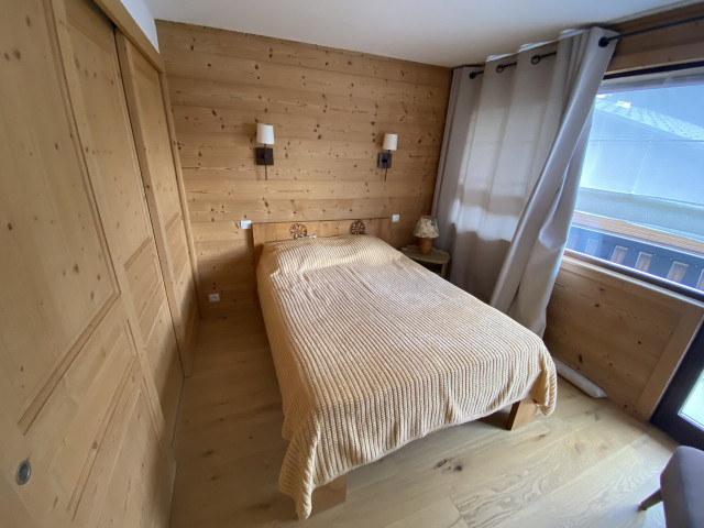 _lv_images__lot_0000000214_07_8207496